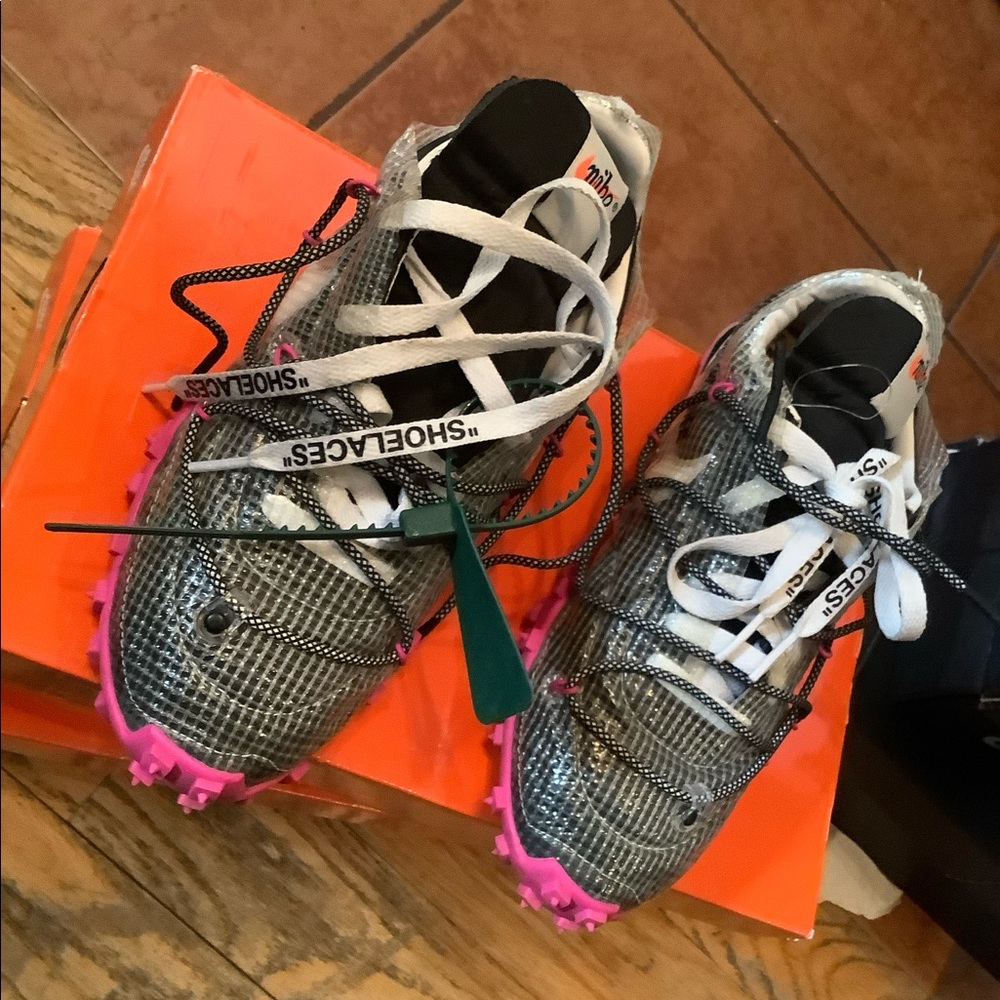 Nike off-white x wins waffle racer ‘fuschia’